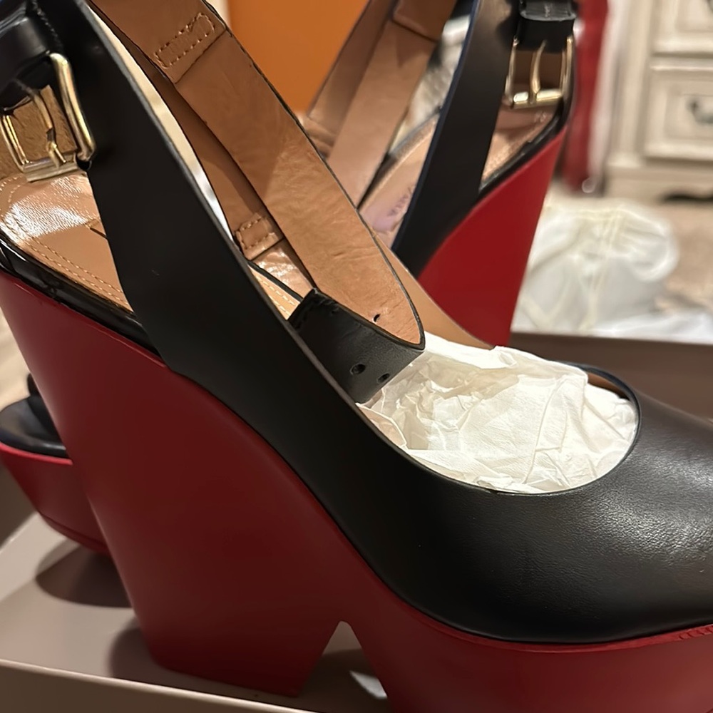 BCBGMaxAzria Black and Red Wedges Sleek Design